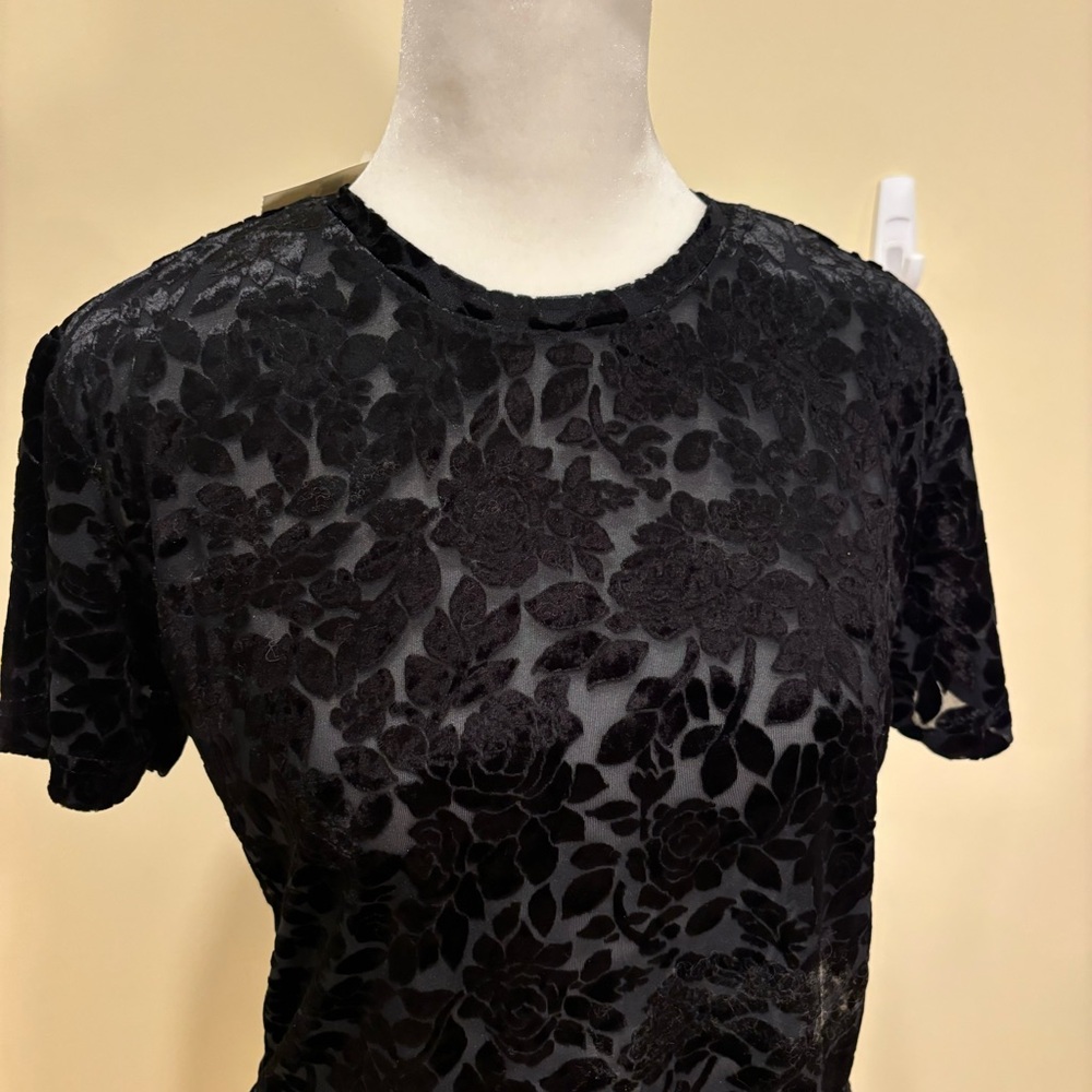 Banana Republic Black Burnout Velvet Floral Top – Size M (NWT) - Picture 2 of 5